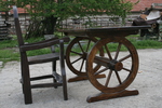 битови маси с 1 дървен стол за механи и кръчми по поръчка